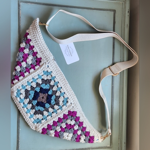 Handmade crocheted Fanny Pack - Picture 1 of 4